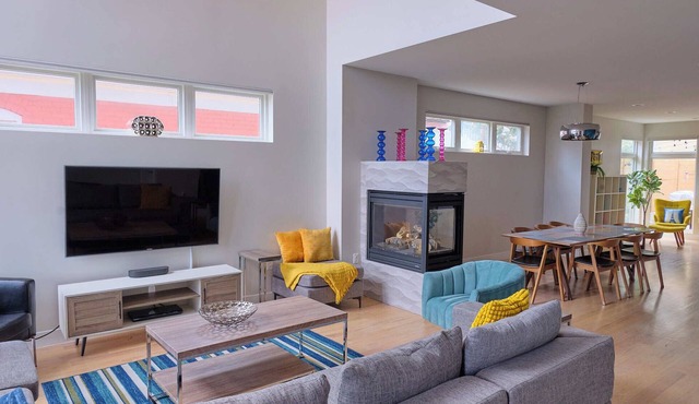 Spacious 5-bedroom house with WiFi, AC in walkable LoHi Denver