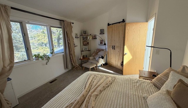 Spacious 5-bedroom townhome in fabulous Edwards with fitness room