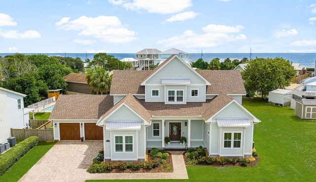 Spacious 5-bedroom house in Panama City Beach. 2-minute walk to the beach. in Panama City
