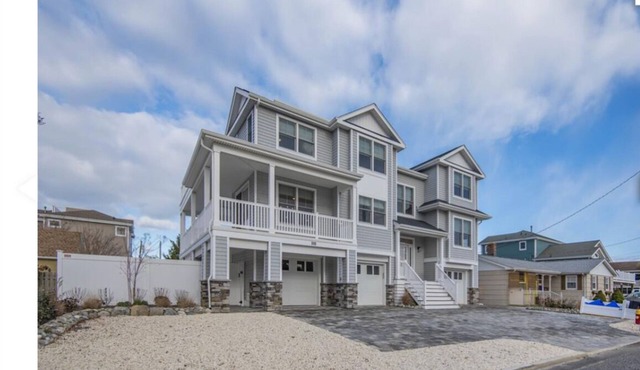 Spacious 5-bedroom house with in ground pool/hot tub in fabulous Ship Bottom in Ship Bottom