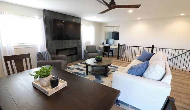 Spacious 6-bedroom house in pleasant Castle Rock with AC