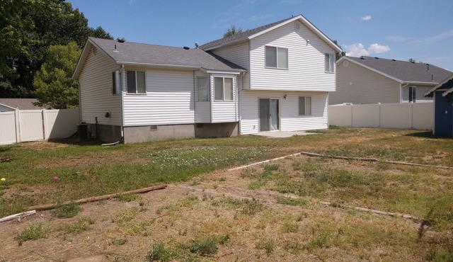 Spacious and Comfortable 3B, 2.5BA ENTIRE house!