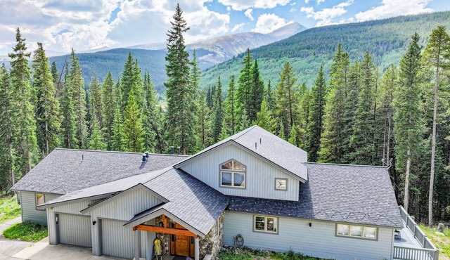 Spacious and Peaceful 5 Mins to Ski Area/Main St