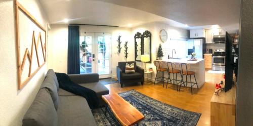 Spacious Bungalow with Big Yard near DEN