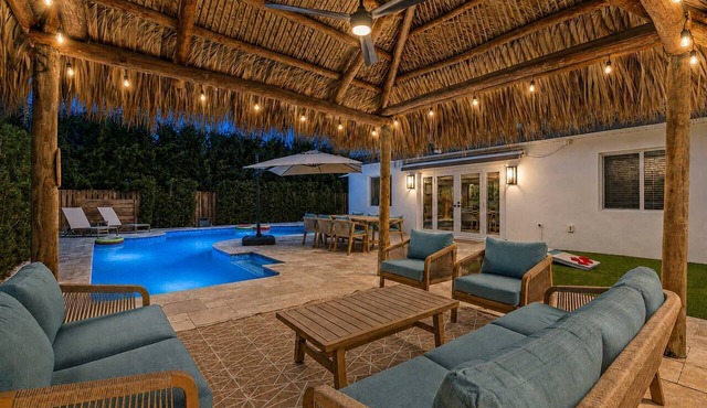 Spacious Designer 4BR Pool Home Near Beach | BBQ & Games