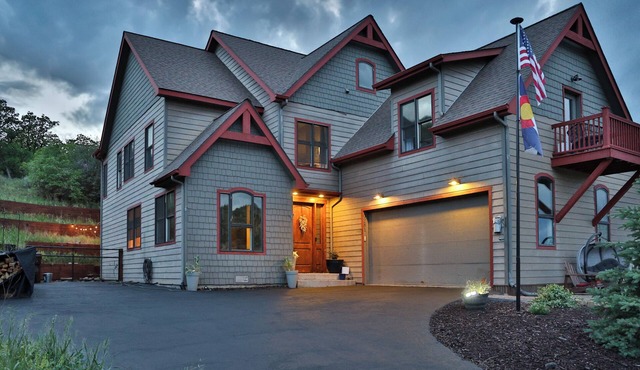 Spacious Glenwood Springs Getaway w/Game Room!