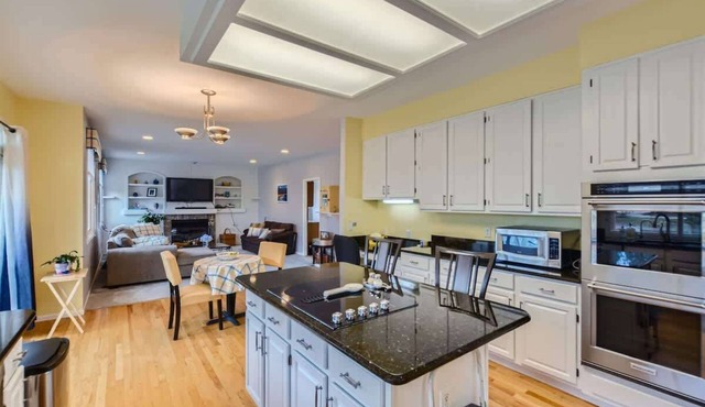 Spacious Haven: 4 BDR Home in Louisville, CO