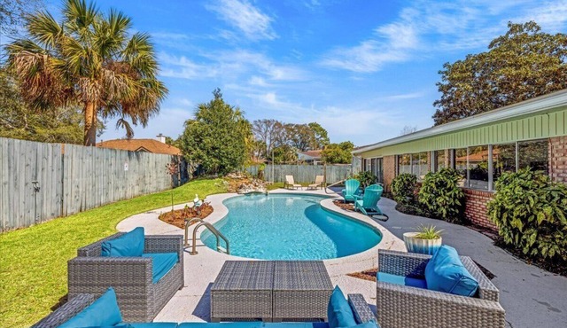 Spacious Heated Pool Oasis: Near Emerald Coast Beaches! 4BR 2BA in Fort Walton Beach