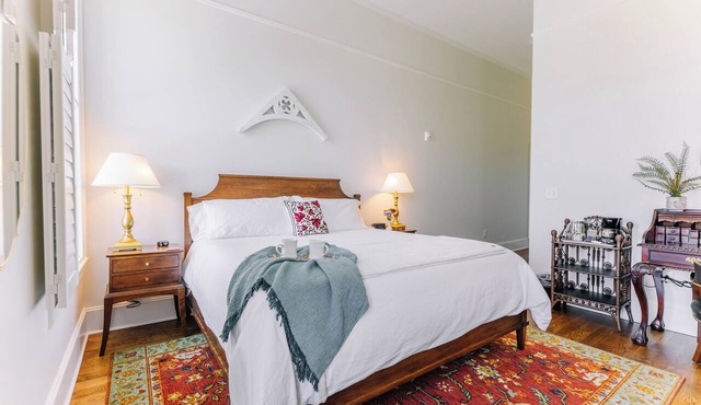 Spacious Historic King Room by New River Trail in Max Meadows