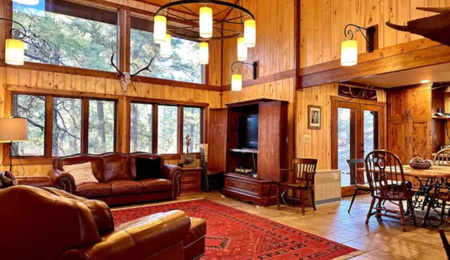 Spacious Home, 1 Acre, Close to Springs & Skiing!