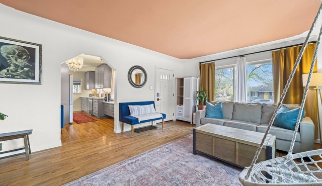 Spacious Home for 7 with BBQ and Fenced Yard