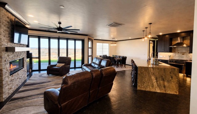 Spacious Modern Home Near Zion & Grand Canyon