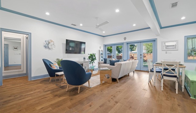 Spacious Modernized Historic Home 3 Minute Walk from Square in Georgetown