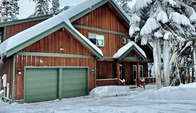 Spacious Mountain House at Summit at Snoqualmie located at end of cul-de-sac in Snoqualmie Pass