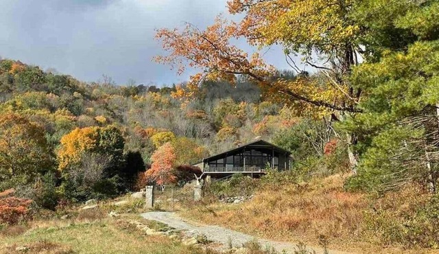 Spacious Mountain Retreat Home on over 200 acres! in Independence