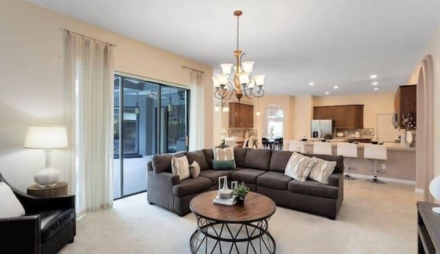 Spacious & Quiet 5 BR/3BA w/Pool and Hot Tub Close to the Magic of Disney in Davenport