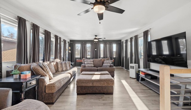 Spacious Quiet Classic Murray Home