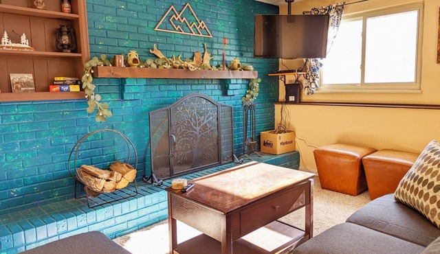 Spacious retreat in central loc w/ cozy fireplace