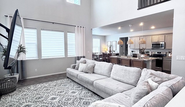 Spacious Retreat for 16+ w/Hot Tub, Waterfall & Open Living
