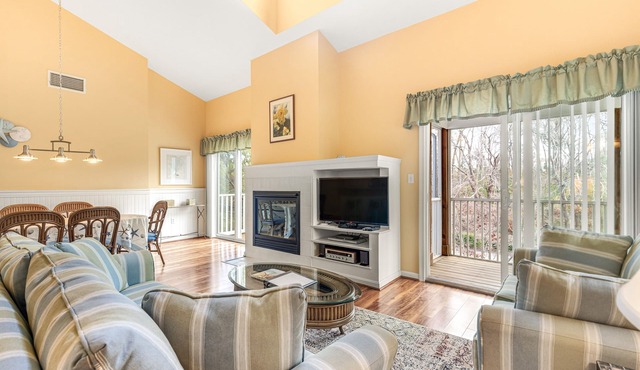 Spacious Sea Colony second floor condo with pools, hot tubs & washer/dryer in Bethany Beach