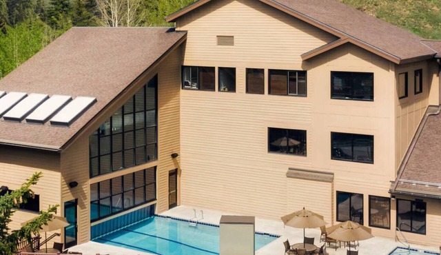 Spacious Vail Loft w/Fireplace at StreamSide Douglas