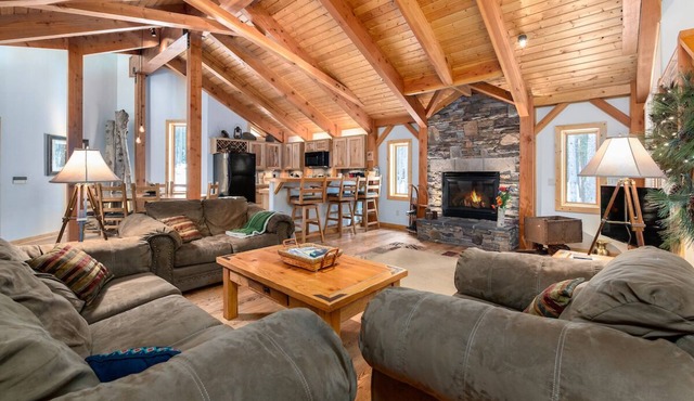 Spring Haven Home: Gorgeous, Dog Friendly