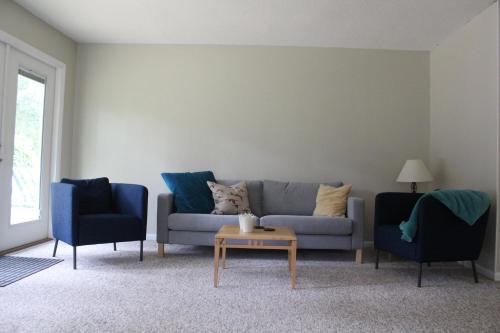 Stay-in' - close-in, clutter-free rental-only home