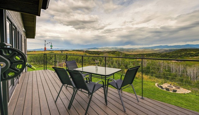 Steamboat Springs Apt w/Views, 15 Mi to Skiing!