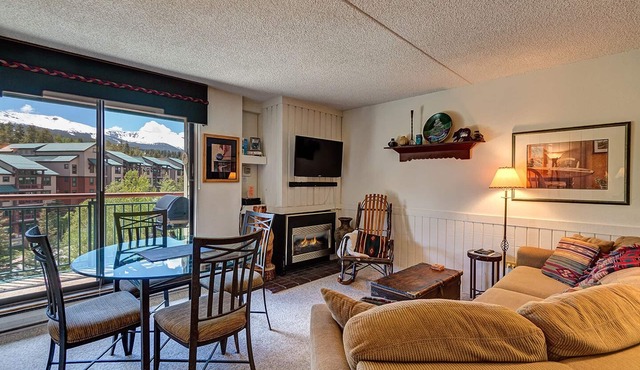 Stunning Breckenridge Views, Downtown & Ski-In/Out Condo, Hot Tub!
