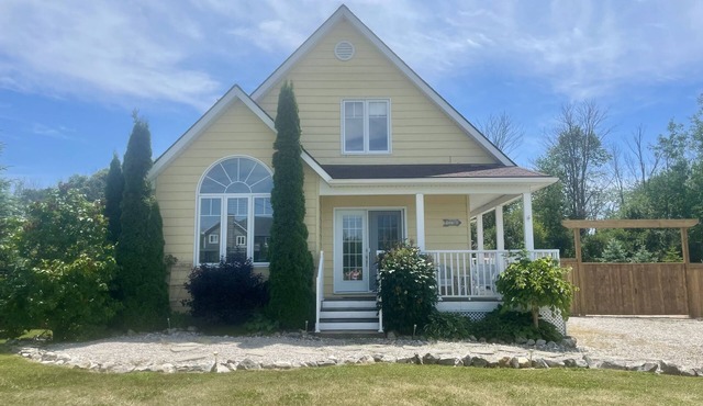 Stunning Cape Cod Style Cottage, Huron County in Port Albert
