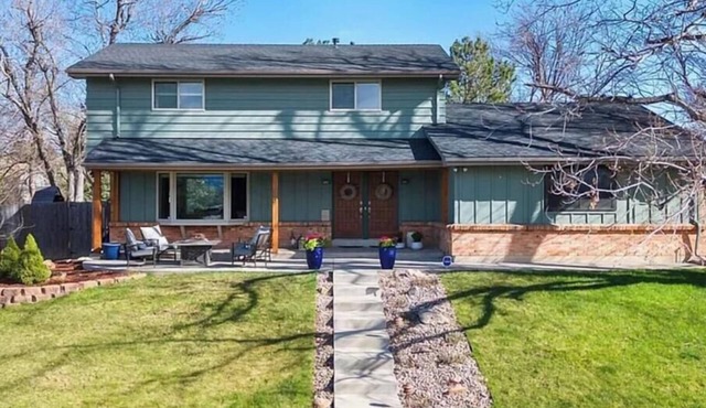 Stunning Family Home —Mountain & Golf Course Views