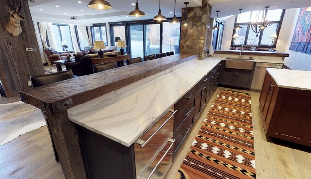 STUNNING Renovation - Platinum Penthouse in Village Ski I/O Hot Tub W/Mtn. View