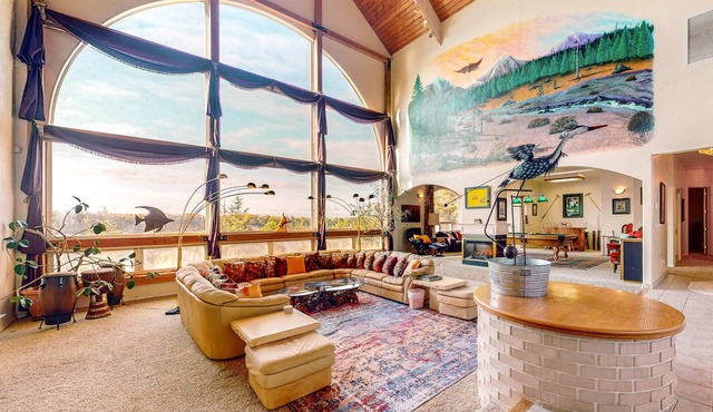 Stunning Spacious Riverfront House with Private Sauna in Florence