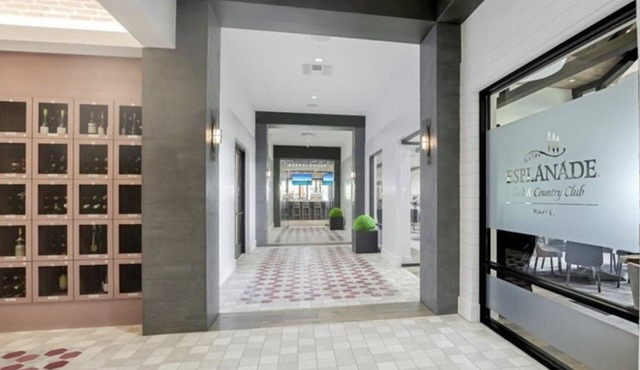 Stunning Upscale 4B5Bath Villa With Full Amenities And Golf Membership in Naples