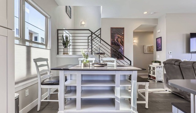 Stylish 2BR Basecamp in Arvada