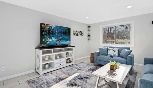 Stylish Townhome - Pond/Pool/Hot Tub/Tennis