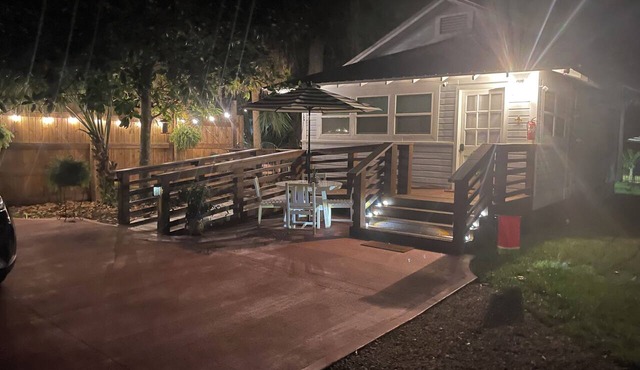 Summer and Early Fall Special Rates Camellia Cottage - Wheelchair Accessible
