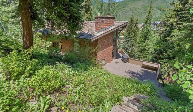 *Summer Sale* Vail Village - Private Hot Tub, Game Room & Prestigious Forest Road Location