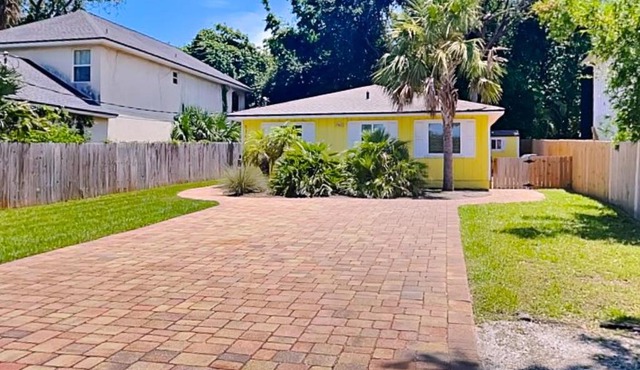 Sun Kissed Cottage in St. Augustine