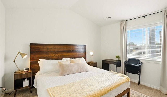 Sweet Haven AF! 30+ Day Stays! Pets Welcome!