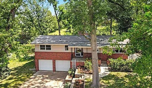Tailored Ranch Home in Bellevue