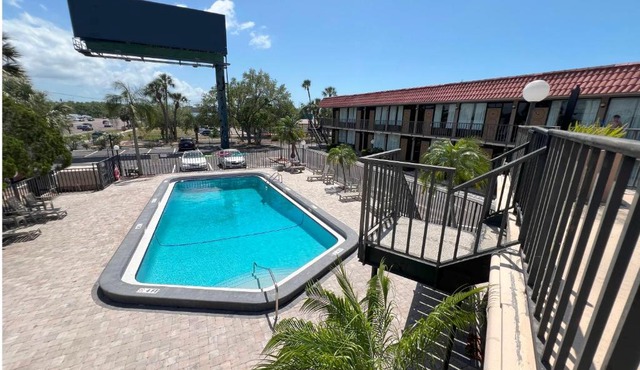 Tarpon Shores Inn in Tarpon Springs