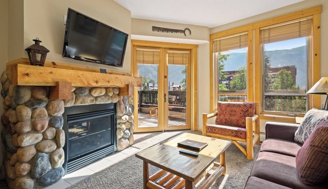 Taylor's Crossing 1 Bedroom Condo #201 by RedAwning