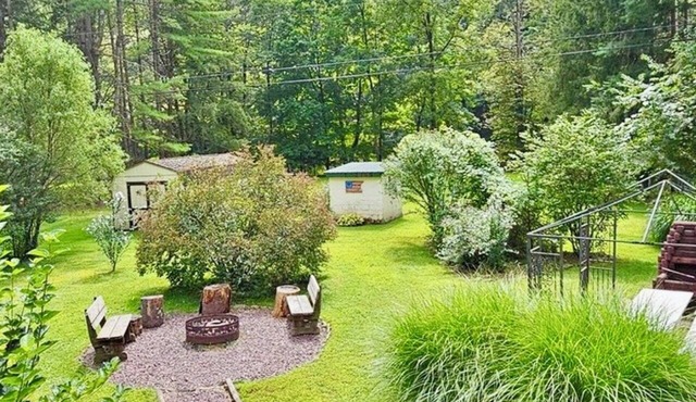 Terrific waterfront 3-bedroom house in charming Waterville in Waterville