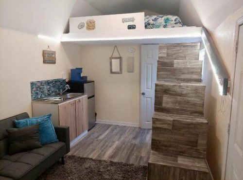 The Charming private cottage by the Beach in Edgewater