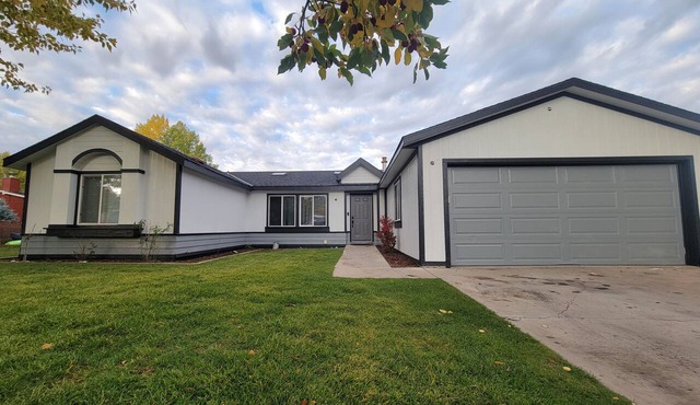 The Cochise at the Cul-De-Sac 4 Bedrooms 7 Beds 2 Baths