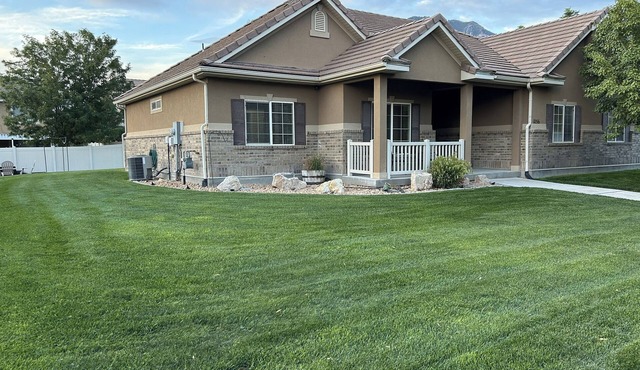 The Corner Haven - a cozy, peaceful home in the heart of Utah County!