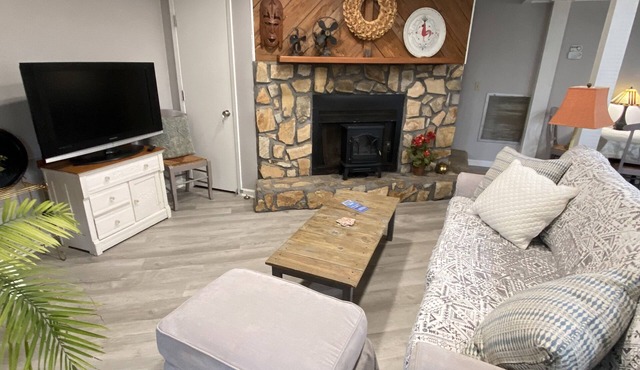 ↠» The Garden Loft «↞ Pets Lg Fenced Yard