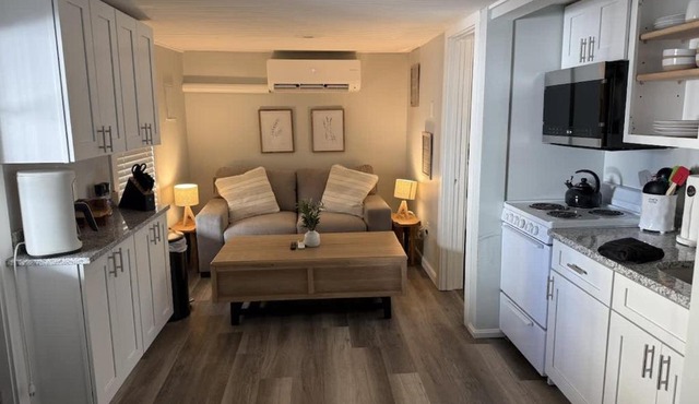 The Lighthouse - Perfect Location Near Beach in Hampton