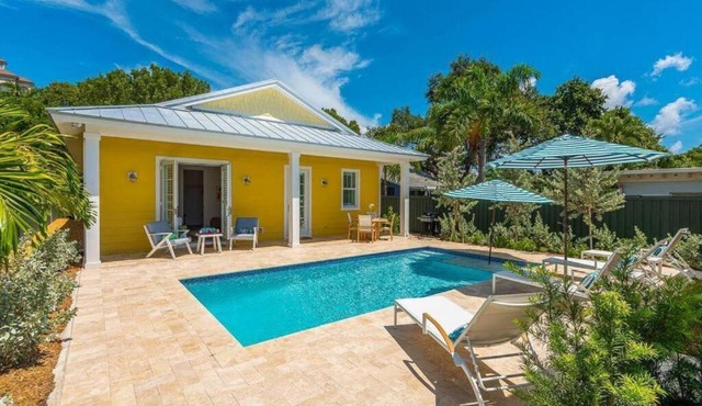 The Luxe Sunshine Villa w Private Pool House